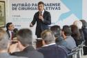 Governador Beto Richa junto com o secretário da Saúde, Michele Caputo Neto, assina contrato de gestão entre a secretaria da Saúde e a Fundação Estatal de Atenção em Saúde do Paraná (FUNEAS), e prorroga o Mutirão Paranaense de Cirurgias Eletivas. Presente o secretário da Infraestrutura e Logística, José Richa Filho, prefeitos e demais autoridades. Curitiba, 23/08/2016. Foto: Pedro Ribas/ANPr