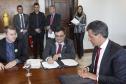 Governador Beto Richa junto com o secretário da Saúde, Michele Caputo Neto, assina contrato de gestão entre a secretaria da Saúde e a Fundação Estatal de Atenção em Saúde do Paraná (FUNEAS), e prorroga o Mutirão Paranaense de Cirurgias Eletivas. Presente o secretário da Infraestrutura e Logística, José Richa Filho, prefeitos e demais autoridades. Curitiba, 23/08/2016. Foto: Pedro Ribas/ANPr