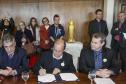 Governador Beto Richa junto com o secretário da Saúde, Michele Caputo Neto, assina contrato de gestão entre a secretaria da Saúde e a Fundação Estatal de Atenção em Saúde do Paraná (FUNEAS), e prorroga o Mutirão Paranaense de Cirurgias Eletivas. Presente o secretário da Infraestrutura e Logística, José Richa Filho, prefeitos e demais autoridades. Curitiba, 23/08/2016. Foto: Pedro Ribas/ANPr