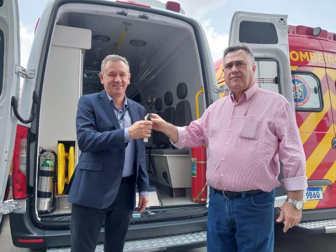 FUNEAS Entrega de novas ambulâncias