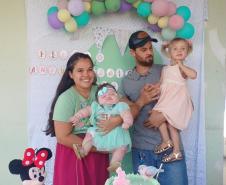 Bebê internada em hospital do Norte Pioneiro ganha festa de aniversário