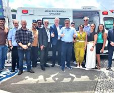 Governador do Paraná entrega 13 novas ambulâncias para hospitais da Rede Funeas
