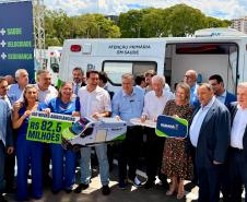 Governador do Paraná entrega 13 novas ambulâncias para hospitais da Rede Funeas