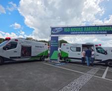 Governador do Paraná entrega 13 novas ambulâncias para hospitais da Rede Funeas