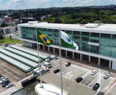 Governador do Paraná entrega 13 novas ambulâncias para hospitais da Rede Funeas