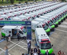 Governador do Paraná entrega 13 novas ambulâncias para hospitais da Rede Funeas