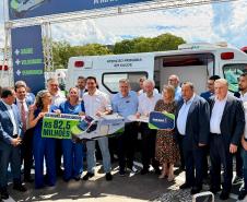 Governador do Paraná entrega 13 novas ambulâncias para hospitais da Rede Funeas