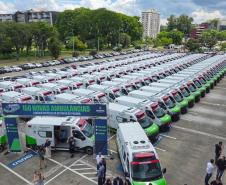 Governador do Paraná entrega 13 novas ambulâncias para hospitais da Rede Funeas