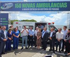 Governador do Paraná entrega 13 novas ambulâncias para hospitais da Rede Funeas