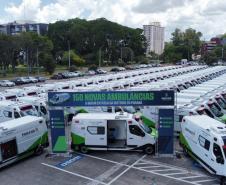 Governador do Paraná entrega 13 novas ambulâncias para hospitais da Rede Funeas