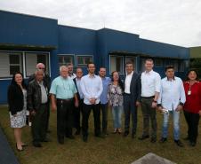 Governador Beto Richa, acompanhado da secretária da Família e Desenvolvimento Social, Fernanda Richa, acompanha o mutirão de cirurgias de catarata em Guaraqueçaba, no Litoral do Paraná. Moradores das ilhas e comunidades rurais da região também foram beneficiadas com o mutirão de cirurgias.Guaraquaçcaba, 31/07/2017.Foto: Orlando kissner/ANPr