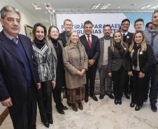 Governador Beto Richa junto com o secretário da Saúde, Michele Caputo Neto, assina contrato de gestão entre a secretaria da Saúde e a Fundação Estatal de Atenção em Saúde do Paraná (FUNEAS), e prorroga o Mutirão Paranaense de Cirurgias Eletivas. Presente o secretário da Infraestrutura e Logística, José Richa Filho, prefeitos e demais autoridades. Curitiba, 23/08/2016. Foto: Pedro Ribas/ANPr