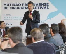 Governador Beto Richa junto com o secretário da Saúde, Michele Caputo Neto, assina contrato de gestão entre a secretaria da Saúde e a Fundação Estatal de Atenção em Saúde do Paraná (FUNEAS), e prorroga o Mutirão Paranaense de Cirurgias Eletivas. Presente o secretário da Infraestrutura e Logística, José Richa Filho, prefeitos e demais autoridades. Curitiba, 23/08/2016. Foto: Pedro Ribas/ANPr