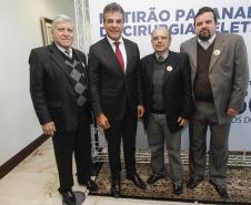 Governador Beto Richa junto com o secretário da Saúde, Michele Caputo Neto, assina contrato de gestão entre a secretaria da Saúde e a Fundação Estatal de Atenção em Saúde do Paraná (FUNEAS), e prorroga o Mutirão Paranaense de Cirurgias Eletivas. Presente o secretário da Infraestrutura e Logística, José Richa Filho, prefeitos e demais autoridades. Curitiba, 23/08/2016. Foto: Pedro Ribas/ANPr