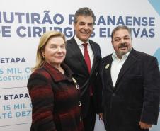 Governador Beto Richa junto com o secretário da Saúde, Michele Caputo Neto, assina contrato de gestão entre a secretaria da Saúde e a Fundação Estatal de Atenção em Saúde do Paraná (FUNEAS), e prorroga o Mutirão Paranaense de Cirurgias Eletivas. Presente o secretário da Infraestrutura e Logística, José Richa Filho, prefeitos e demais autoridades. Curitiba, 23/08/2016. Foto: Pedro Ribas/ANPr