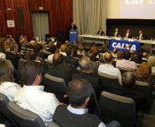 O governador Beto Richa participa nesta segunda-feira (19), no auditório da Caixa Econômica Federal, da apresentação das Linhas de Créditos, BNDS Saúde e Caixa Hospitais. Participaram: presidente da Caixa Econômica Federal, Gilberto Occhi e o ministro da Saúde, Ricardo Barros, entre outros.Curitiba, 19-12-16.Foto: Arnaldo Alves / ANPr.