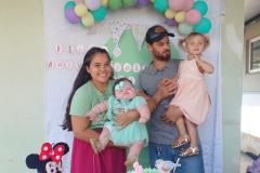 Bebê internada em hospital do Norte Pioneiro ganha festa de aniversário