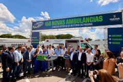 Governador do Paraná entrega 13 novas ambulâncias para hospitais da Rede Funeas