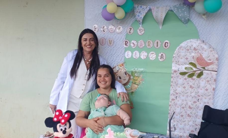 Bebê internada em hospital do Norte Pioneiro ganha festa de aniversário