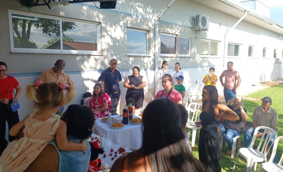 Bebê internada em hospital do Norte Pioneiro ganha festa de aniversário