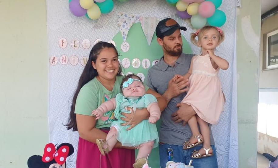 Bebê internada em hospital do Norte Pioneiro ganha festa de aniversário