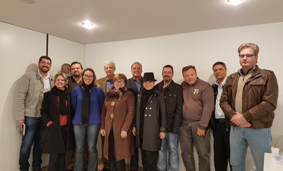 SEMINÁRIO "O papel dos hospitais na construção das redes de atenção" SEMINÁRIO "O papel dos hospitais na construção das redes de atenção"