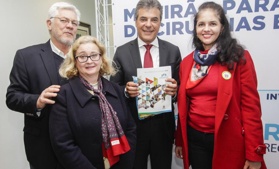 Governador Beto Richa junto com o secretário da Saúde, Michele Caputo Neto, assina contrato de gestão entre a secretaria da Saúde e a Fundação Estatal de Atenção em Saúde do Paraná (FUNEAS), e prorroga o Mutirão Paranaense de Cirurgias Eletivas. Presente o secretário da Infraestrutura e Logística, José Richa Filho, prefeitos e demais autoridades. Curitiba, 23/08/2016. Foto: Pedro Ribas/ANPr