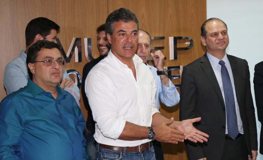 Richa inaugura Samu Regional e anuncia o serviço aeromédico para o Noroeste Richa inaugura Samu Regional e anuncia o serviço aeromédico para o Noroeste