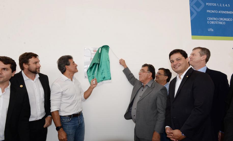 Richa inaugura o Hospital Regional de Telêmaco Borba Richa inaugura o Hospital Regional de Telêmaco Borba