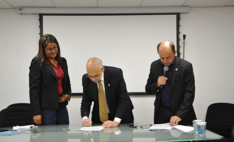 Saúde renova convênio com Cosems do Paraná Saúde renova convênio com Cosems do Paraná