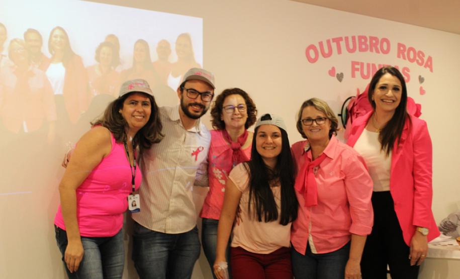 O evento “Outubro Rosa — um toque de amor, previna-se” teve como intuito levar informações às equipes que compõem a Funeas. A solenidade foi organizada pela diretoria técnica da Fundação e contou com uma palestra ministrada pela gerente de enfermagem e hotelaria da Funeas, Rosângela Galvão Cordeiro, que abordou diversos assuntos acerca do câncer de mama