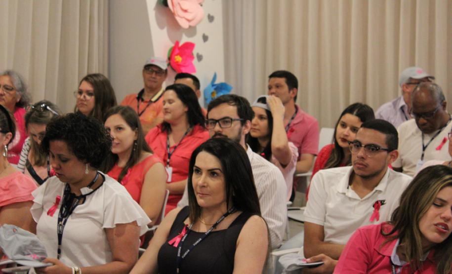 O evento “Outubro Rosa — um toque de amor, previna-se” teve como intuito levar informações às equipes que compõem a Funeas. A solenidade foi organizada pela diretoria técnica da Fundação e contou com uma palestra ministrada pela gerente de enfermagem e hotelaria da Funeas, Rosângela Galvão Cordeiro, que abordou diversos assuntos acerca do câncer de mama