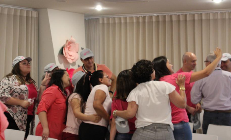 O evento “Outubro Rosa — um toque de amor, previna-se” teve como intuito levar informações às equipes que compõem a Funeas. A solenidade foi organizada pela diretoria técnica da Fundação e contou com uma palestra ministrada pela gerente de enfermagem e hotelaria da Funeas, Rosângela Galvão Cordeiro, que abordou diversos assuntos acerca do câncer de mama