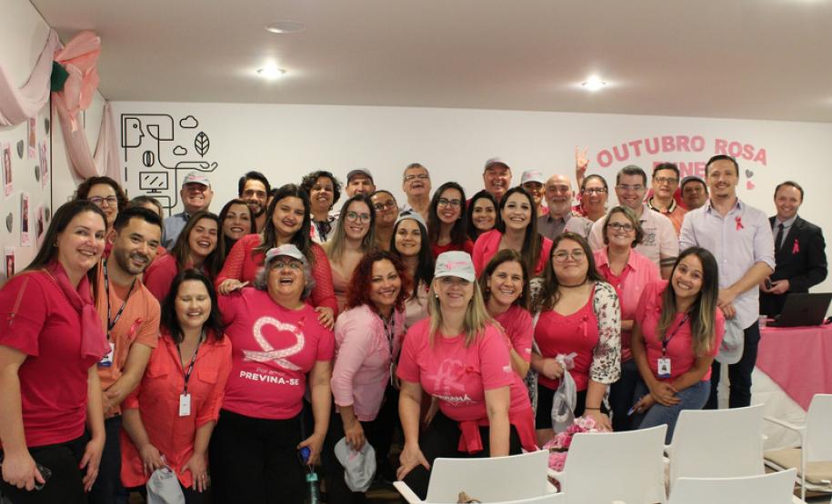 O evento “Outubro Rosa — um toque de amor, previna-se” teve como intuito levar informações às equipes que compõem a Funeas. A solenidade foi organizada pela diretoria técnica da Fundação e contou com uma palestra ministrada pela gerente de enfermagem e hotelaria da Funeas, Rosângela Galvão Cordeiro, que abordou diversos assuntos acerca do câncer de mama