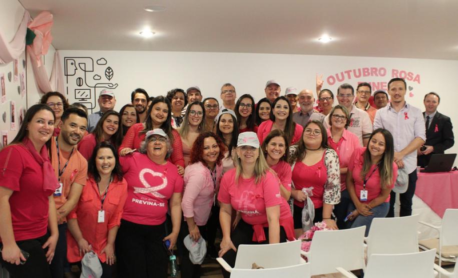 O evento “Outubro Rosa — um toque de amor, previna-se” teve como intuito levar informações às equipes que compõem a Funeas. A solenidade foi organizada pela diretoria técnica da Fundação e contou com uma palestra ministrada pela gerente de enfermagem e hotelaria da Funeas, Rosângela Galvão Cordeiro, que abordou diversos assuntos acerca do câncer de mama