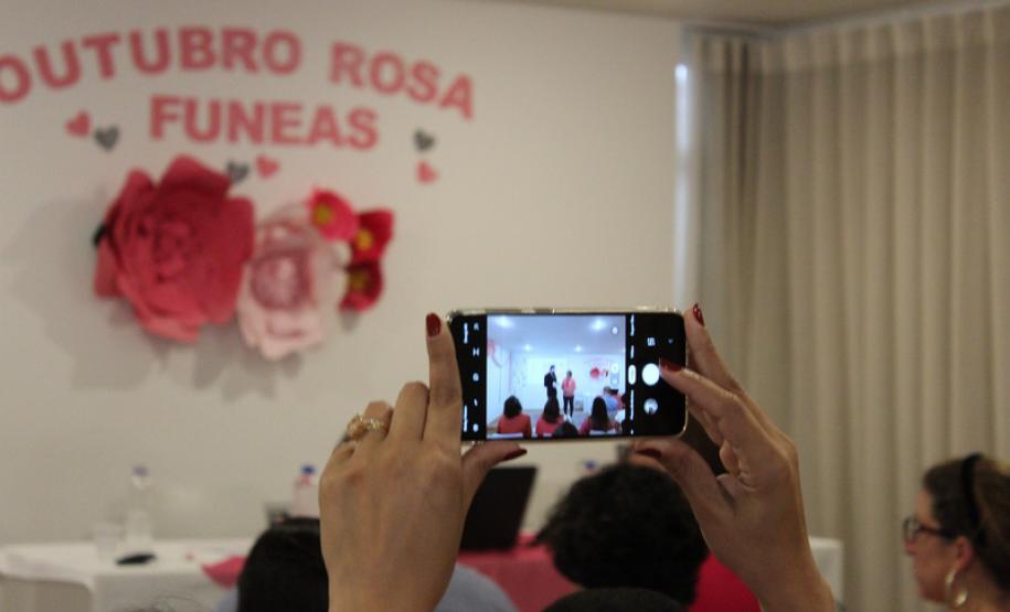 O evento “Outubro Rosa — um toque de amor, previna-se” teve como intuito levar informações às equipes que compõem a Funeas. A solenidade foi organizada pela diretoria técnica da Fundação e contou com uma palestra ministrada pela gerente de enfermagem e hotelaria da Funeas, Rosângela Galvão Cordeiro, que abordou diversos assuntos acerca do câncer de mama