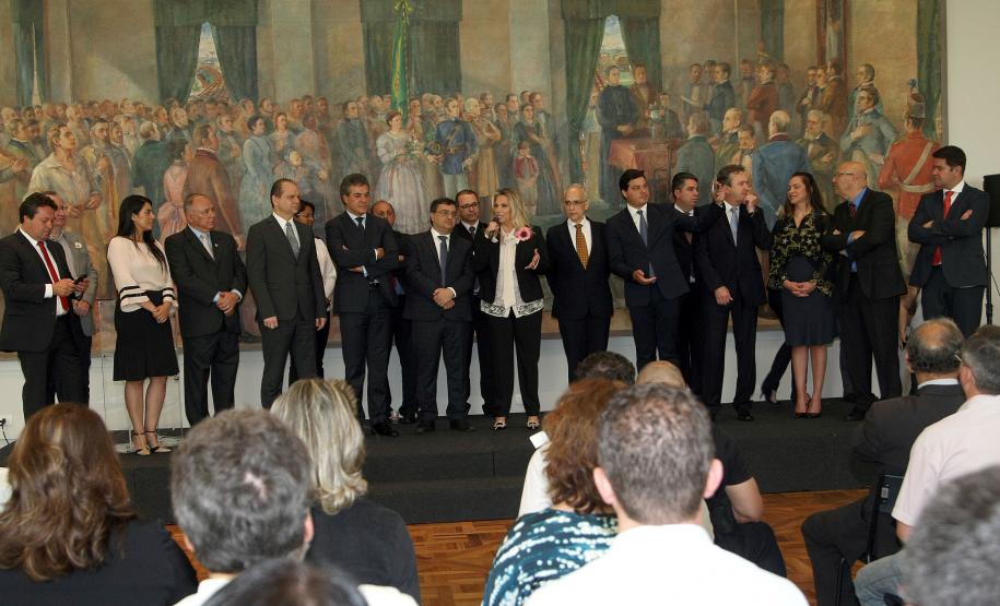 Liberação de investimentos da Saúde O governador Beto Richa e o ministro da Saúde, Ricardo Barros, anunciam nesta segunda-feira (17) recursos do Governo Federal para habilitação e qualificação de 38 serviços de saúde em todo o Paraná