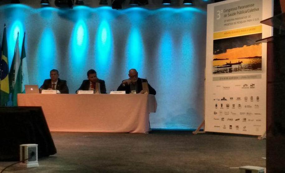 3º Congresso Paranaense de Saúde Pública/Coletiva. O Diretor Presidente da Fundação Estatal de Atenção em Saúde do Paraná, Carlos Alexandre Lorga, participou nesta quarta-feira (27), em Matinhos, da abertura do 3º Congresso Paranaense de Saúde Pública/Coletiva. Com o tema “Novos Olhares para a Saúde”.
Além do mais, proferiu uma palestra na quinta (28) com o tema “Experiências Inovadoras na Gestão Pública: O papel das Fundações Estatais de Saúde”.