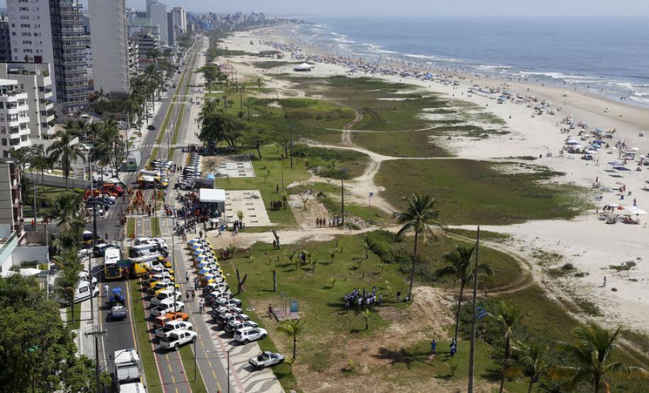 BETO RICHA LANÇA A OPERAÇÃO VERÃO 2017, EM CAIOBÁ. O governador Beto Richa participa do lançamento da Operação Verão 2017, em Caiobá. Participaram da solenidade: secretário Chefe da Casa Militar, cel. Adilson Castilho Casitas, secretário de Comunicação Social, Márcio Vilella, comandante do Corpo de Bombeiros, cel. Juceli Simiano Junior e os prefeitos do litoral do Paraná: de Matinhos, Eduardo Dalmora, de Guaratuba, Evani Justus e de Pontal do Paraná, Edgar Rossi, entre outros.Matinhos, 27-12-16.Foto: Arnaldo Alves / ANPr.