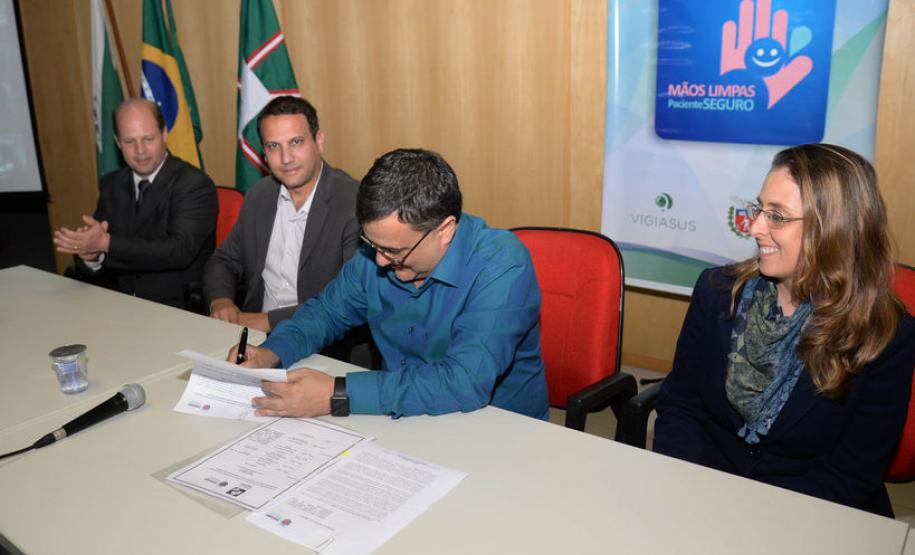 Paraná lança Plano Estadual para prevenir e combater infecções hospitalares Paraná lança Plano Estadual para prevenir e combater infecções hospitalares