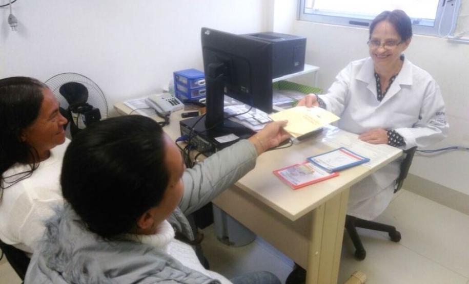 Saúde destaca o papel dos enfermeiros no Paraná Saúde destaca o papel dos enfermeiros no Paraná